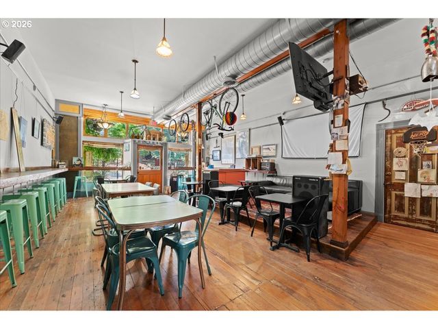3039 Se STARK St, Portland, OR 97214