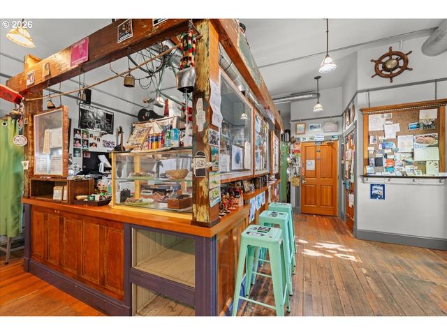 3039 Se STARK St, Portland, OR 97214
