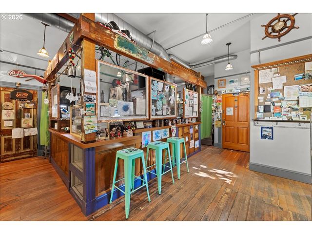 3039 Se STARK St, Portland, OR 97214