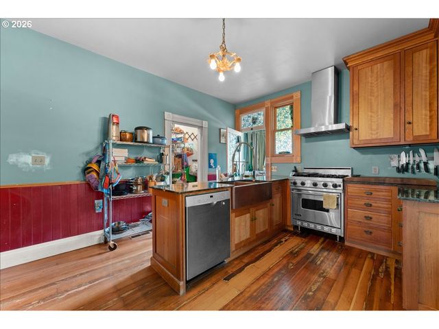 3039 Se STARK St, Portland, OR 97214