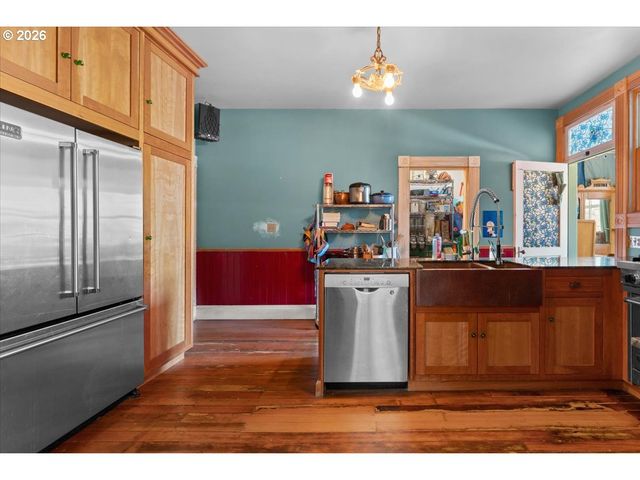 3039 Se STARK St, Portland, OR 97214