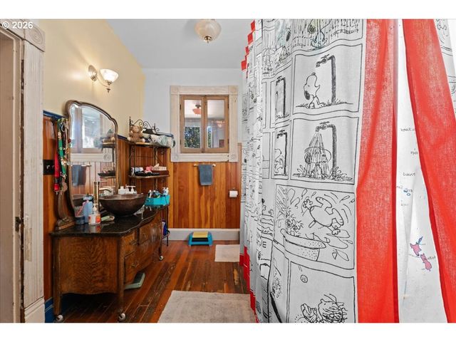 3039 Se STARK St, Portland, OR 97214