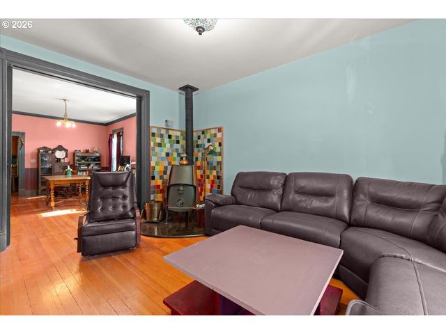 3039 Se STARK St, Portland, OR 97214