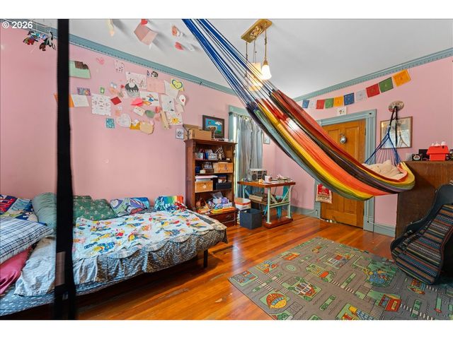 3039 Se STARK St, Portland, OR 97214