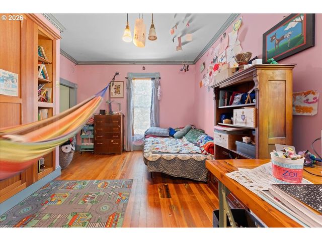 3039 Se STARK St, Portland, OR 97214
