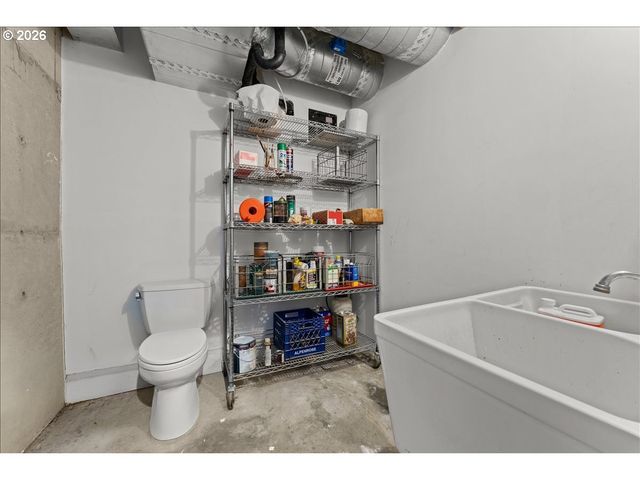 3039 Se STARK St, Portland, OR 97214