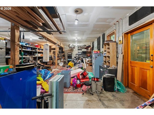 3039 Se STARK St, Portland, OR 97214