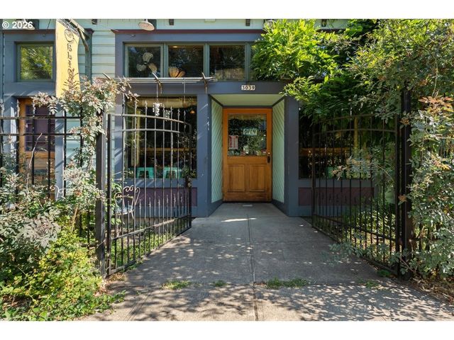 3039 Se STARK St, Portland, OR 97214