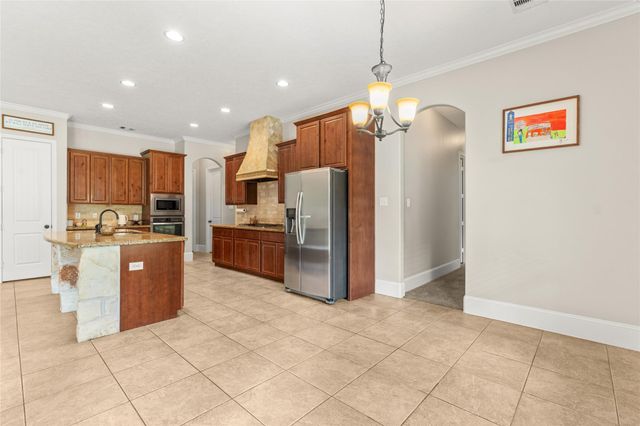 818 Commons Lake Edge Drive, Huffman, TX 77336