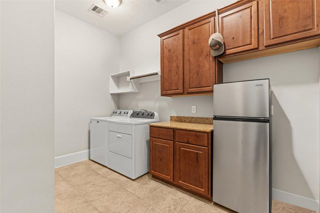818 Commons Lake Edge Drive, Huffman, TX 77336