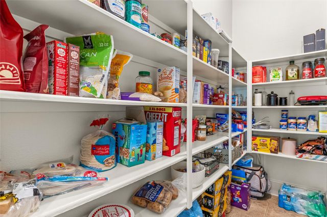 818 Commons Lake Edge Drive, Huffman, TX 77336