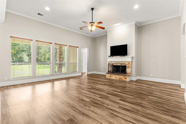 818 Commons Lake Edge Drive, Huffman, TX 77336
