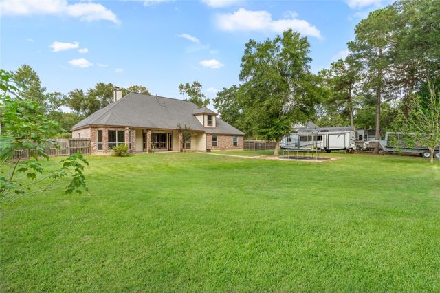818 Commons Lake Edge Drive, Huffman, TX 77336