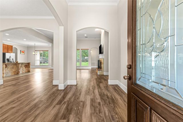 818 Commons Lake Edge Drive, Huffman, TX 77336