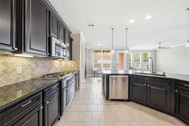 5303 Mesquite Willow Lane, Rosharon, TX 77583
