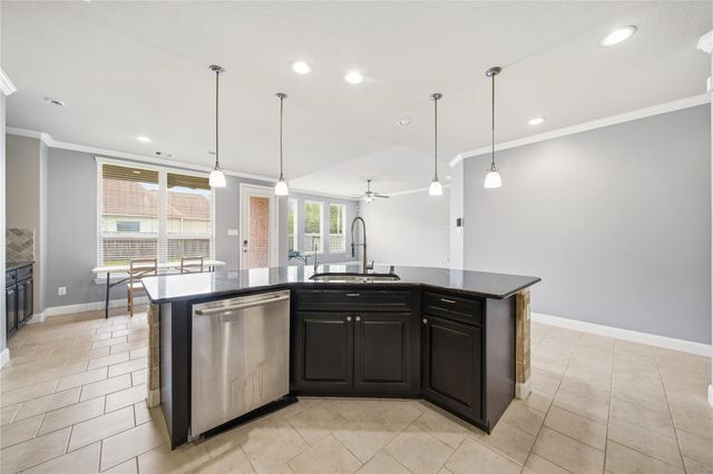 5303 Mesquite Willow Lane, Rosharon, TX 77583