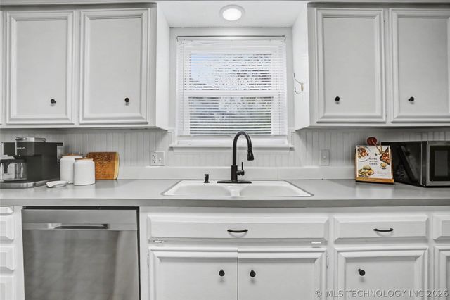 5725 E 65th Street, Tulsa, OK 74136