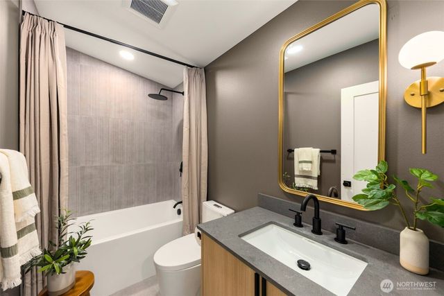 14035 Densmore Avenue N, Seattle, WA 98133