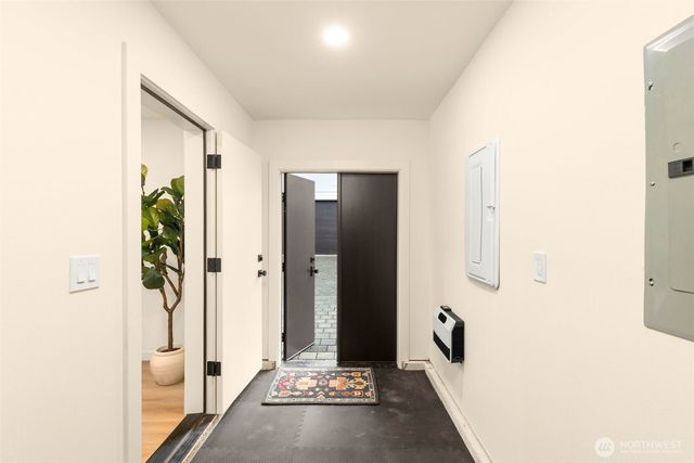 14035 Densmore Avenue N, Seattle, WA 98133