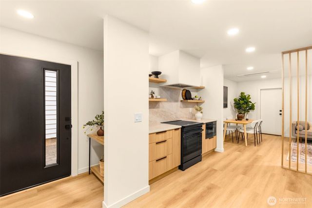 14035 Densmore Avenue N, Seattle, WA 98133