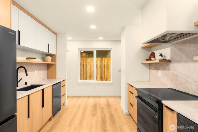 14035 Densmore Avenue N, Seattle, WA 98133