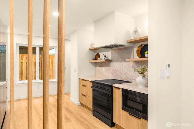 14035 Densmore Avenue N, Seattle, WA 98133