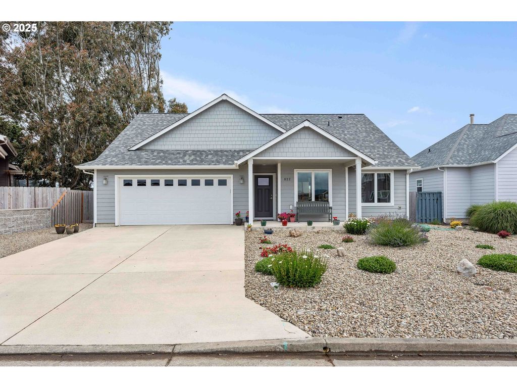 822 SPYGLASS Dr, Bandon, OR 97411