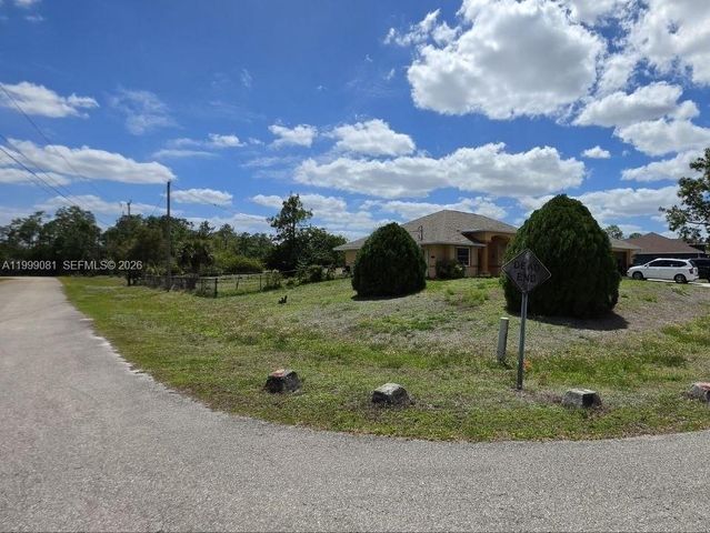 825 Costa Pl, Lehigh Acres, FL 33972