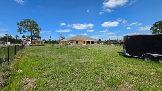 825 Costa Pl, Lehigh Acres, FL 33972