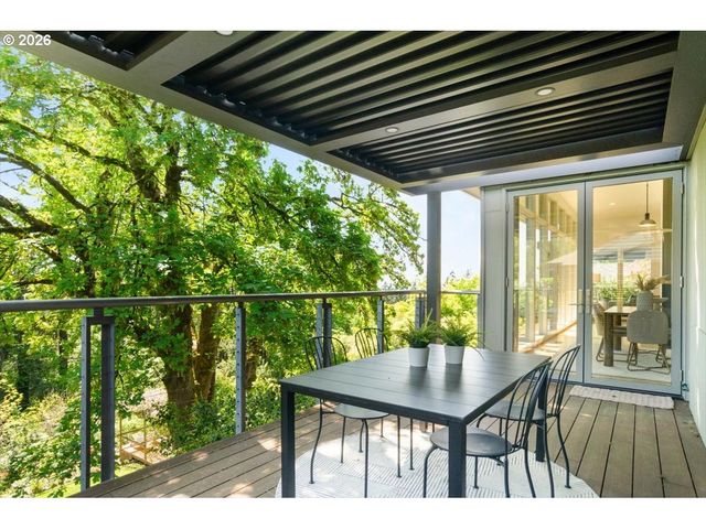 4404 Sw WARRENS Way, Portland, OR 97221