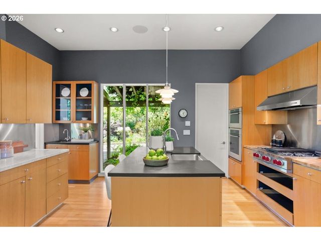 4404 Sw WARRENS Way, Portland, OR 97221