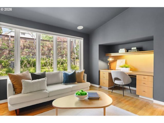 4404 Sw WARRENS Way, Portland, OR 97221