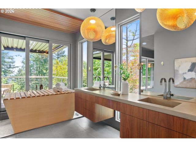 4404 Sw WARRENS Way, Portland, OR 97221