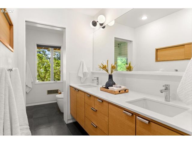 4404 Sw WARRENS Way, Portland, OR 97221