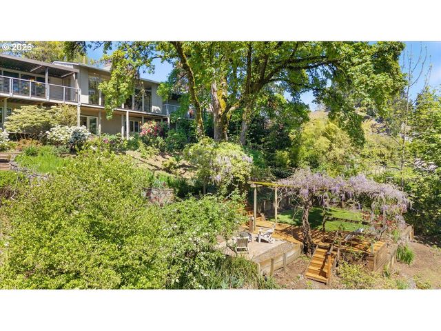 4404 Sw WARRENS Way, Portland, OR 97221