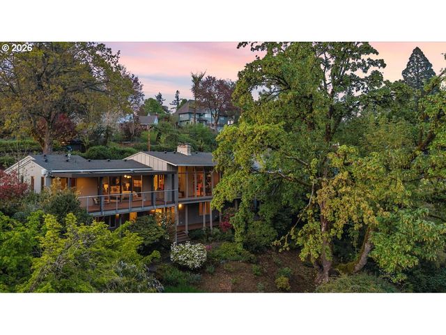 4404 Sw WARRENS Way, Portland, OR 97221