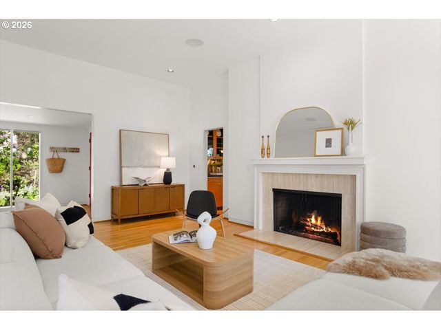 4404 Sw WARRENS Way, Portland, OR 97221