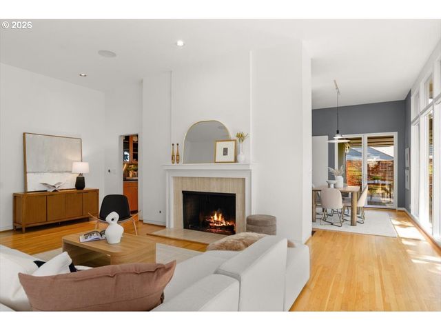 4404 Sw WARRENS Way, Portland, OR 97221