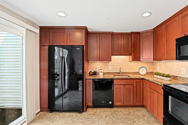 3022 ELLENWOOD DR, Fairfax, VA 22031