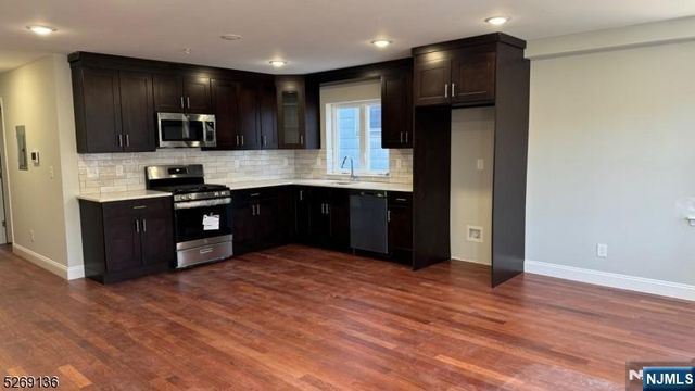 562 11th Street, Newark, NJ 07107