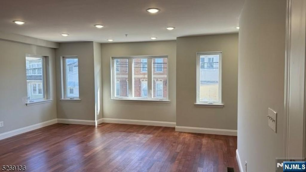 562 11th Street, Newark, NJ 07107