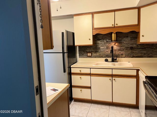 1224 S Peninsula Dr Apt 401, Daytona Beach, FL 32118