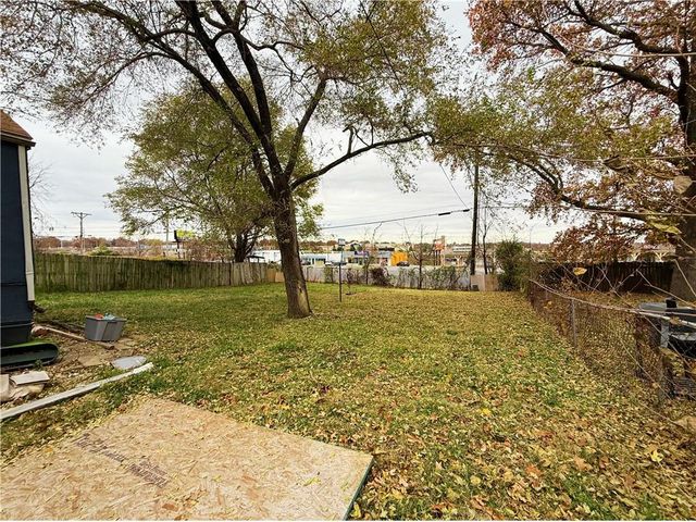 11241 Highridge Drive, Independence, MO 64052