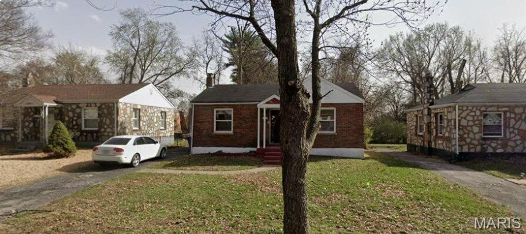 8246 Montreal Drive, University City, MO 63132