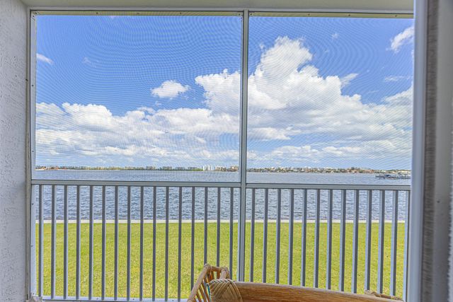 1516 S Lakeside Drive 203, Lake Worth Beach, FL 33460