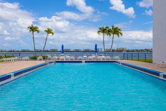 1516 S Lakeside Drive 203, Lake Worth Beach, FL 33460