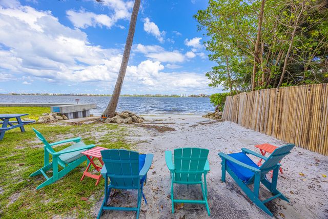 1516 S Lakeside Drive 203, Lake Worth Beach, FL 33460