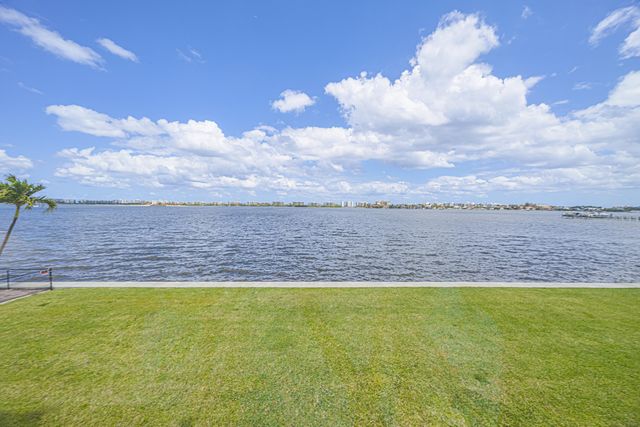 1516 S Lakeside Drive 203, Lake Worth Beach, FL 33460