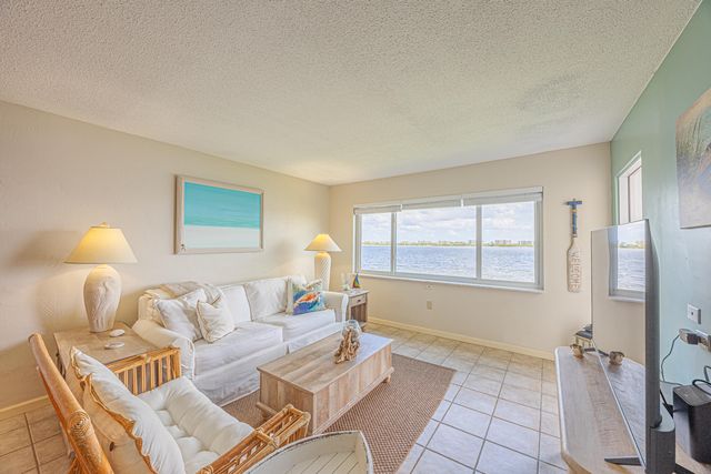 1516 S Lakeside Drive 203, Lake Worth Beach, FL 33460