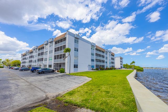 1516 S Lakeside Drive 203, Lake Worth Beach, FL 33460